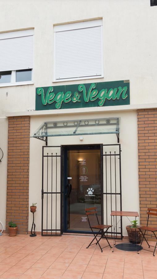 Vege & Vegan Restaurant And Accommodation 노비사드 외부 사진